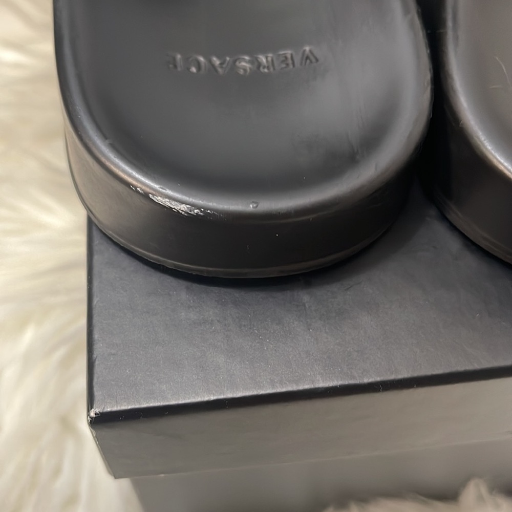 Beautiful Versace Slides - Picture 4 of 12
